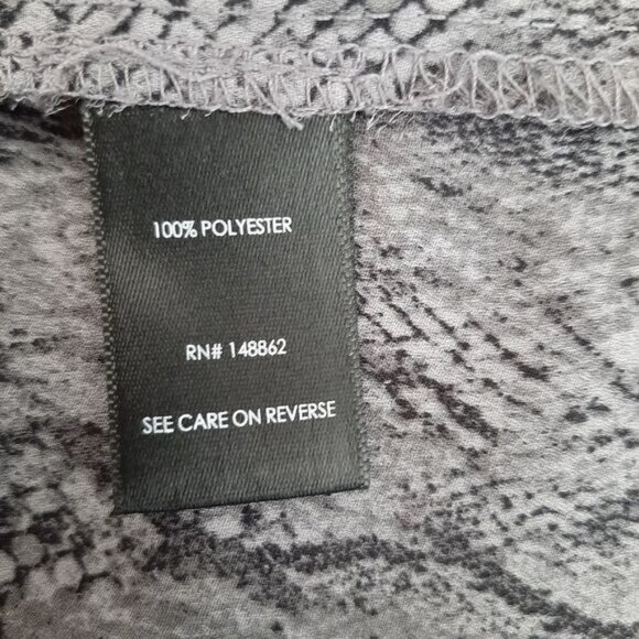 TORRID / Light Georgette Utility Button Down Blouse Snake Pattern Sz 2X - Picture 16 of 16